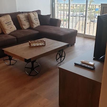 Les Vagues Au Balcon Apartment เอมปูเรียบราบา ภายนอก รูปภาพ