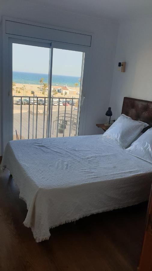 Les Vagues Au Balcon Apartment เอมปูเรียบราบา ภายนอก รูปภาพ