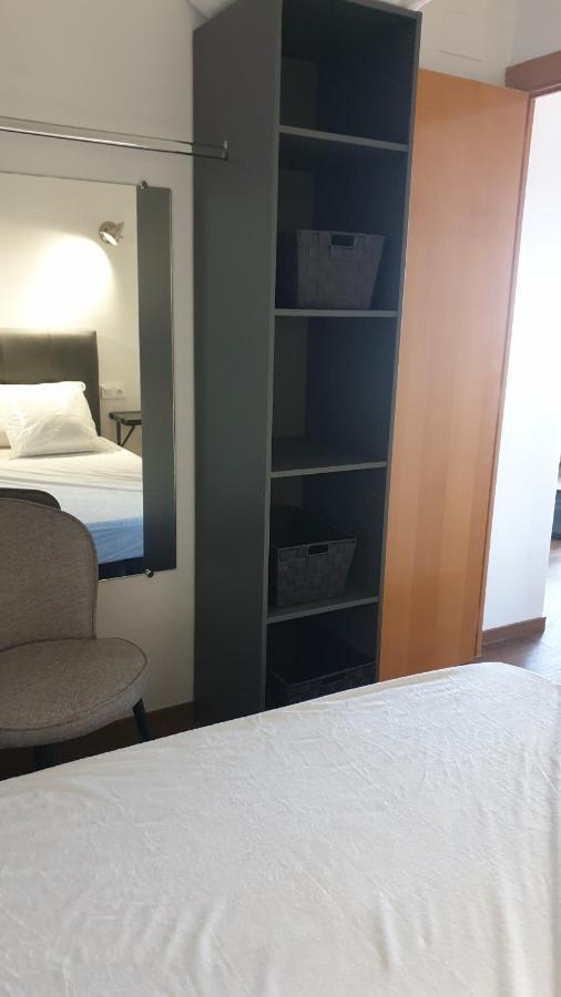 Les Vagues Au Balcon Apartment เอมปูเรียบราบา ภายนอก รูปภาพ