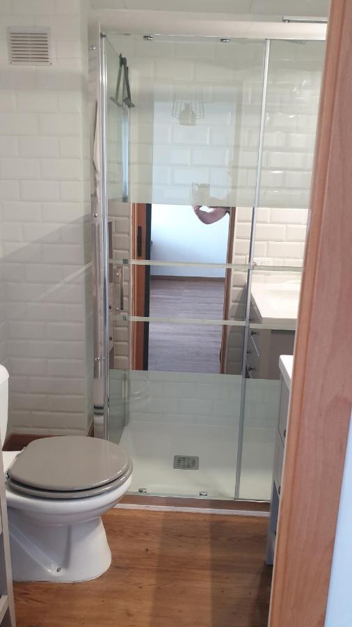 Les Vagues Au Balcon Apartment เอมปูเรียบราบา ภายนอก รูปภาพ