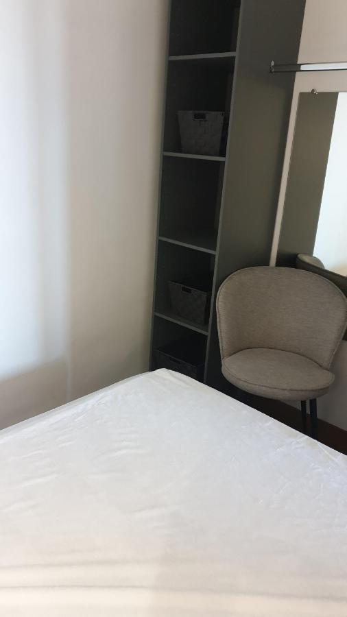 Les Vagues Au Balcon Apartment เอมปูเรียบราบา ภายนอก รูปภาพ