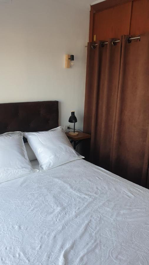 Les Vagues Au Balcon Apartment เอมปูเรียบราบา ภายนอก รูปภาพ