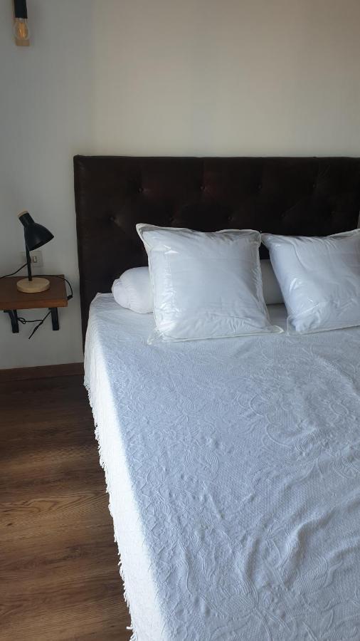 Les Vagues Au Balcon Apartment เอมปูเรียบราบา ภายนอก รูปภาพ