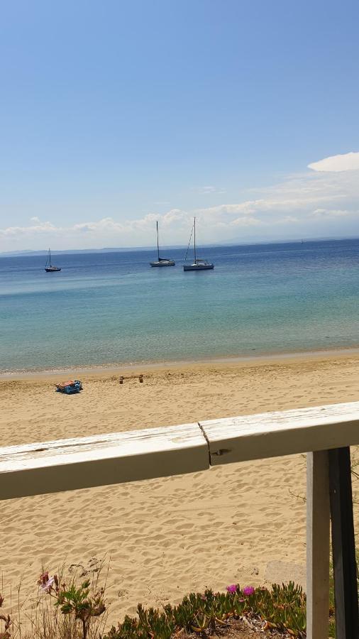 Les Vagues Au Balcon Apartment เอมปูเรียบราบา ภายนอก รูปภาพ