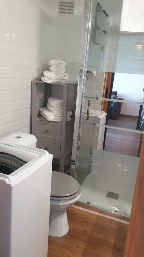 Les Vagues Au Balcon Apartment เอมปูเรียบราบา ภายนอก รูปภาพ