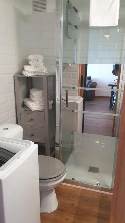 Les Vagues Au Balcon Apartment เอมปูเรียบราบา ภายนอก รูปภาพ