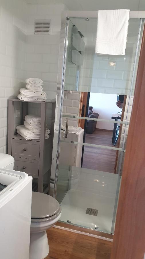 Les Vagues Au Balcon Apartment เอมปูเรียบราบา ภายนอก รูปภาพ