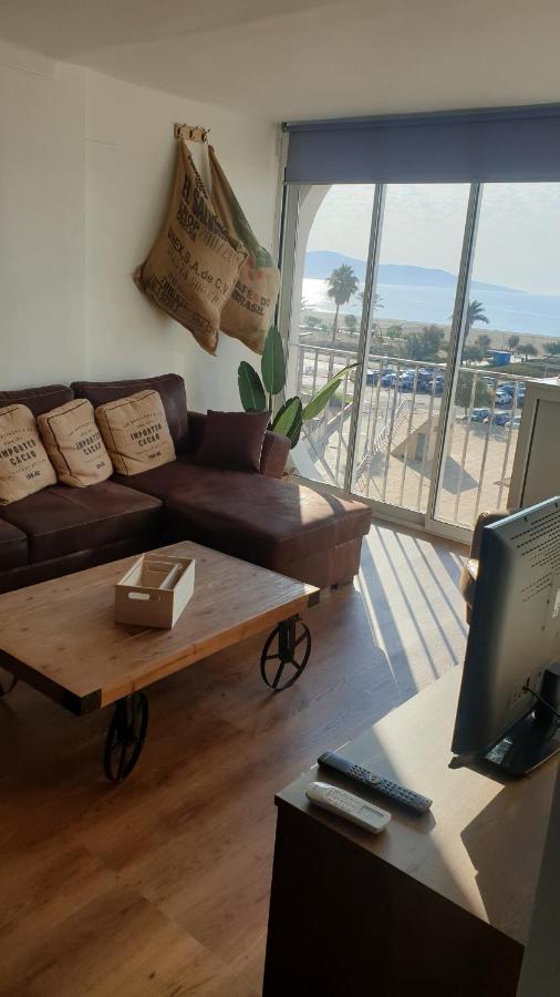 Les Vagues Au Balcon Apartment เอมปูเรียบราบา ภายนอก รูปภาพ