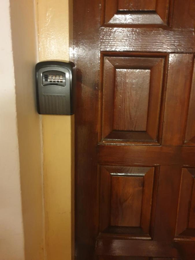 Les Vagues Au Balcon Apartment เอมปูเรียบราบา ภายนอก รูปภาพ