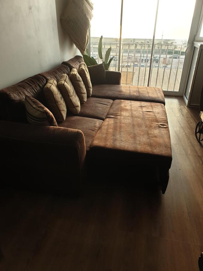Les Vagues Au Balcon Apartment เอมปูเรียบราบา ภายนอก รูปภาพ